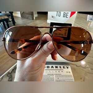 New Oakley Sunglasses, rose gold (Feedback) Aviator style.